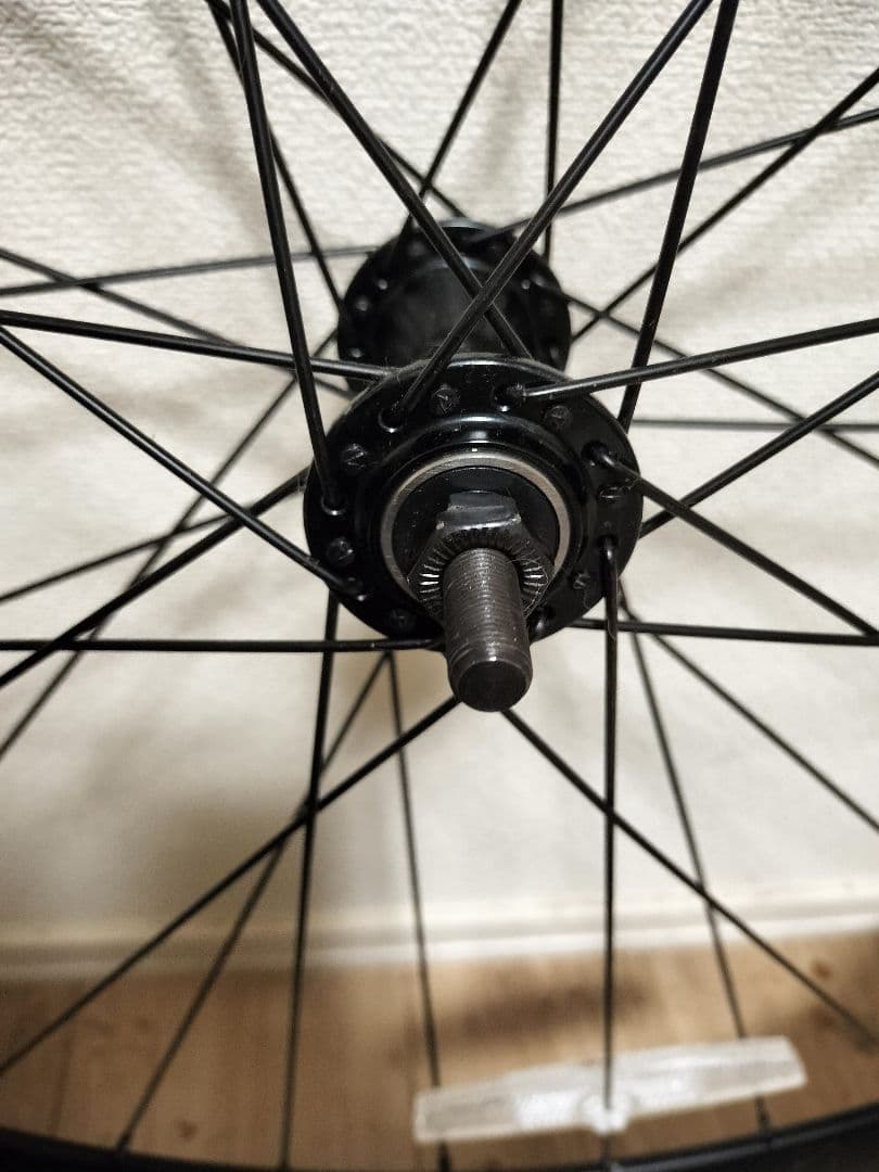 700x25 ブラック 完組ホイール