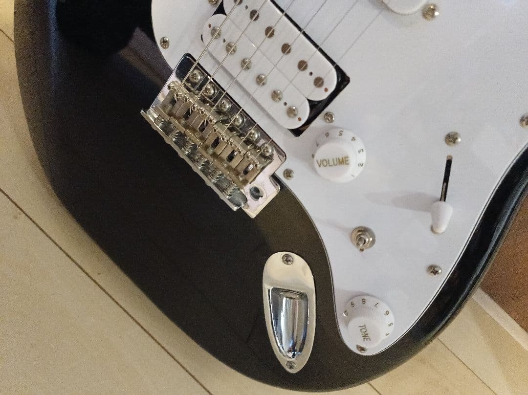 BUSKER'S　バスカーズ　ストラトタイプ　SSH エレキギター