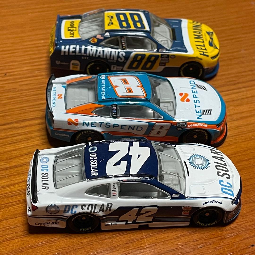 ナスカー 1/64 CUP CAR xfinity CAR 比較