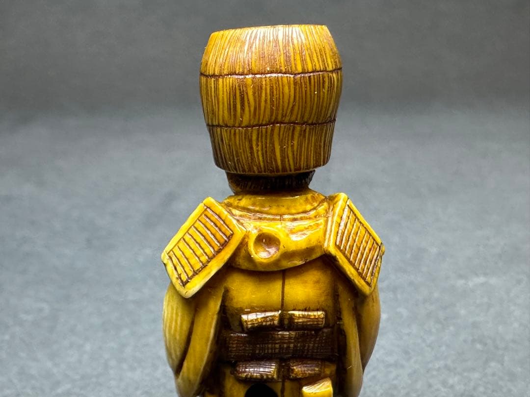 古根付　笛を吹く僧侶　置物　細密細工　骨董　アンティーク　彫刻 工芸品　在銘