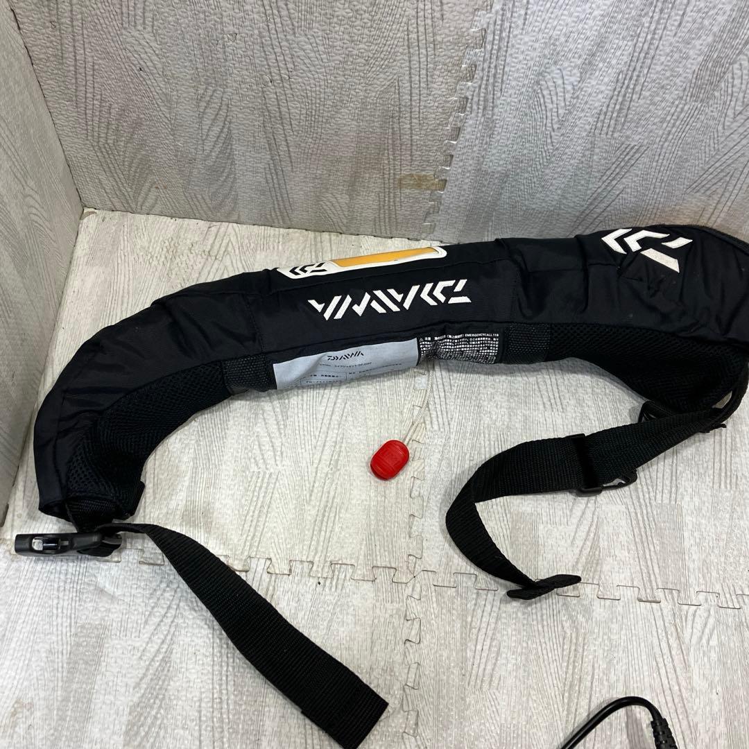 ボンベ無し　Daiwa ライフジャケット 引き紐式 黒