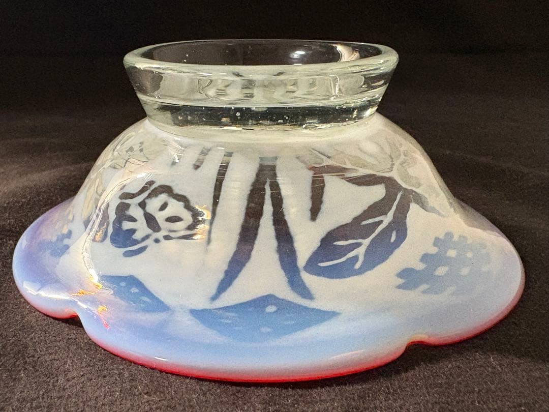 大正ガラス　和ガラス　菖蒲に蝶透かしウランガラス 桃色乳白氷コップ 12cm