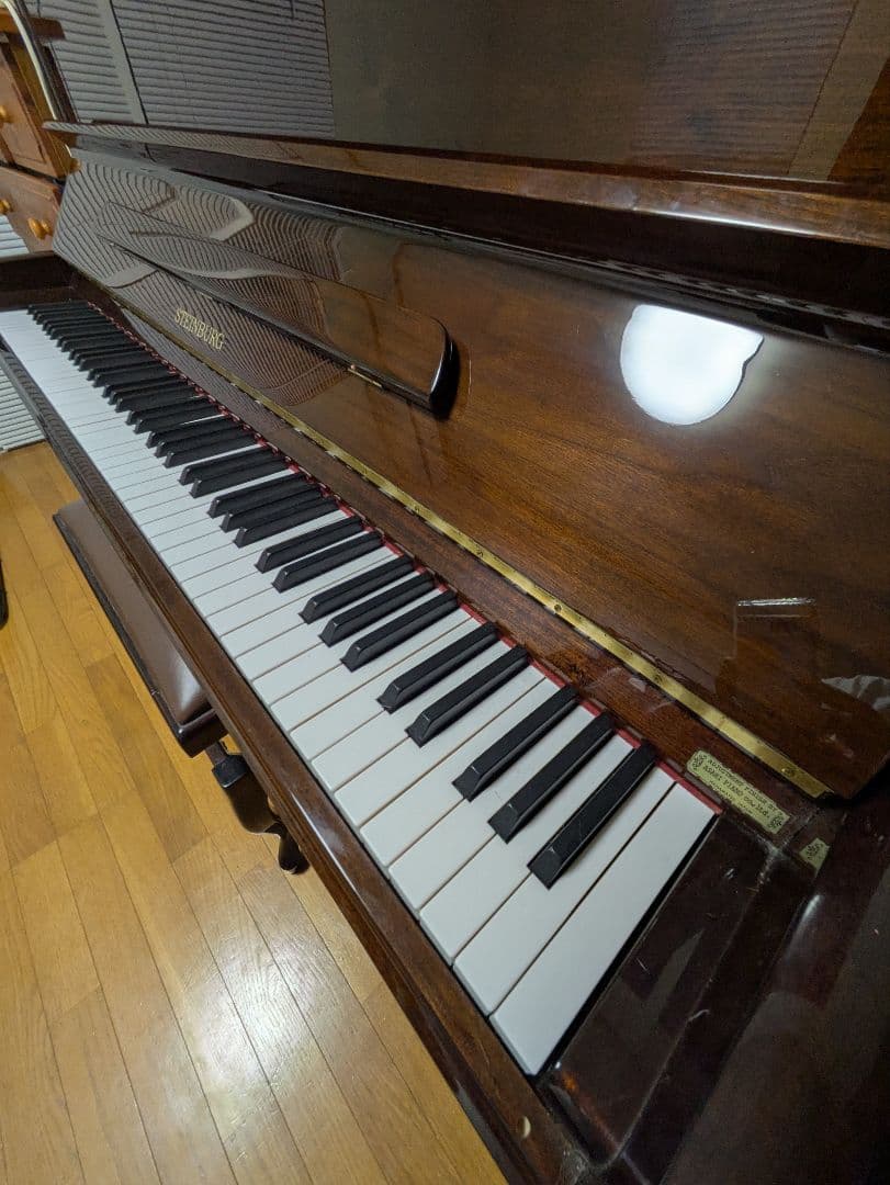 STEINBURG　アップライトピアノ　猫足　ダークウォールナット　木目調