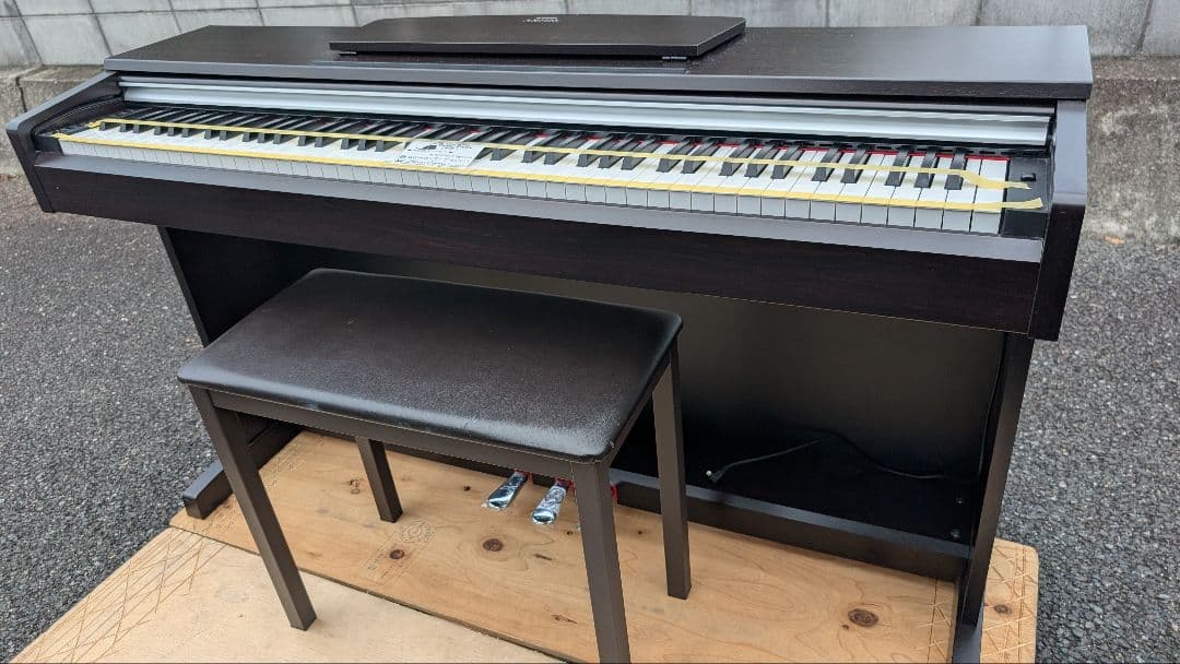 送料込ヤマハ 人気の ARIUS 電子ピアノ YDP-135R 13年製激美品