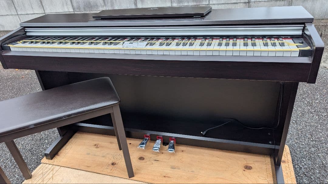 送料込ヤマハ 人気の ARIUS 電子ピアノ YDP-135R 13年製激美品