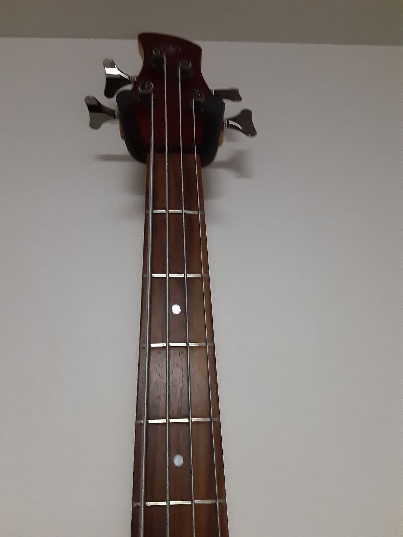 メルカリ便　Yamaha ヤマハ　trbx304 エレキベース　ケース付き