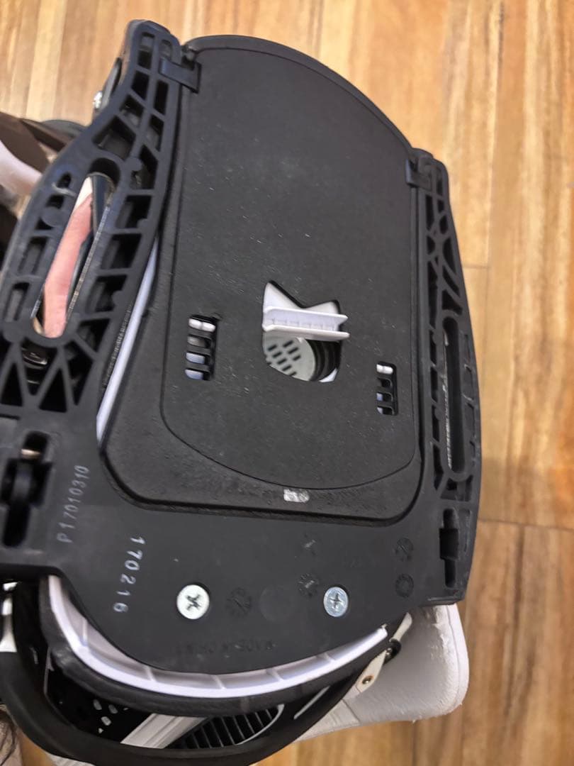 Maja Vira スノーボードビンディング