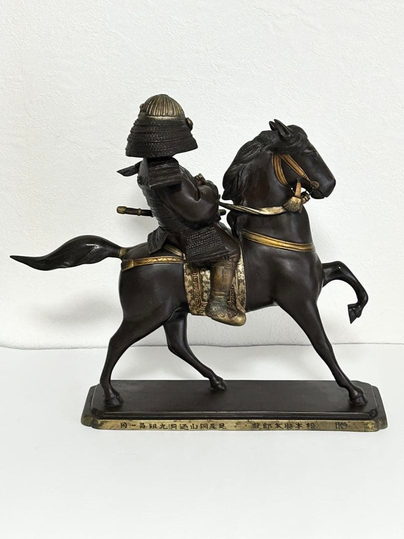 銅製　騎馬武者像
