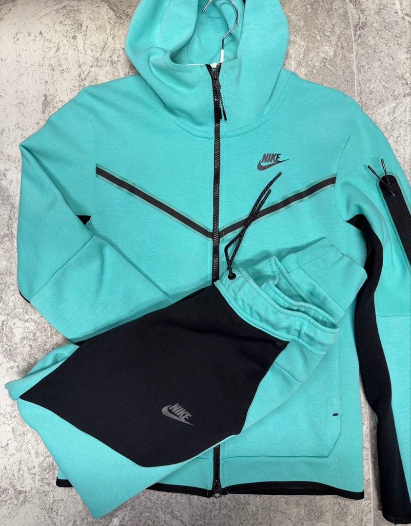 セントラルシー着用　NIKEテックフリース　上下セット　S