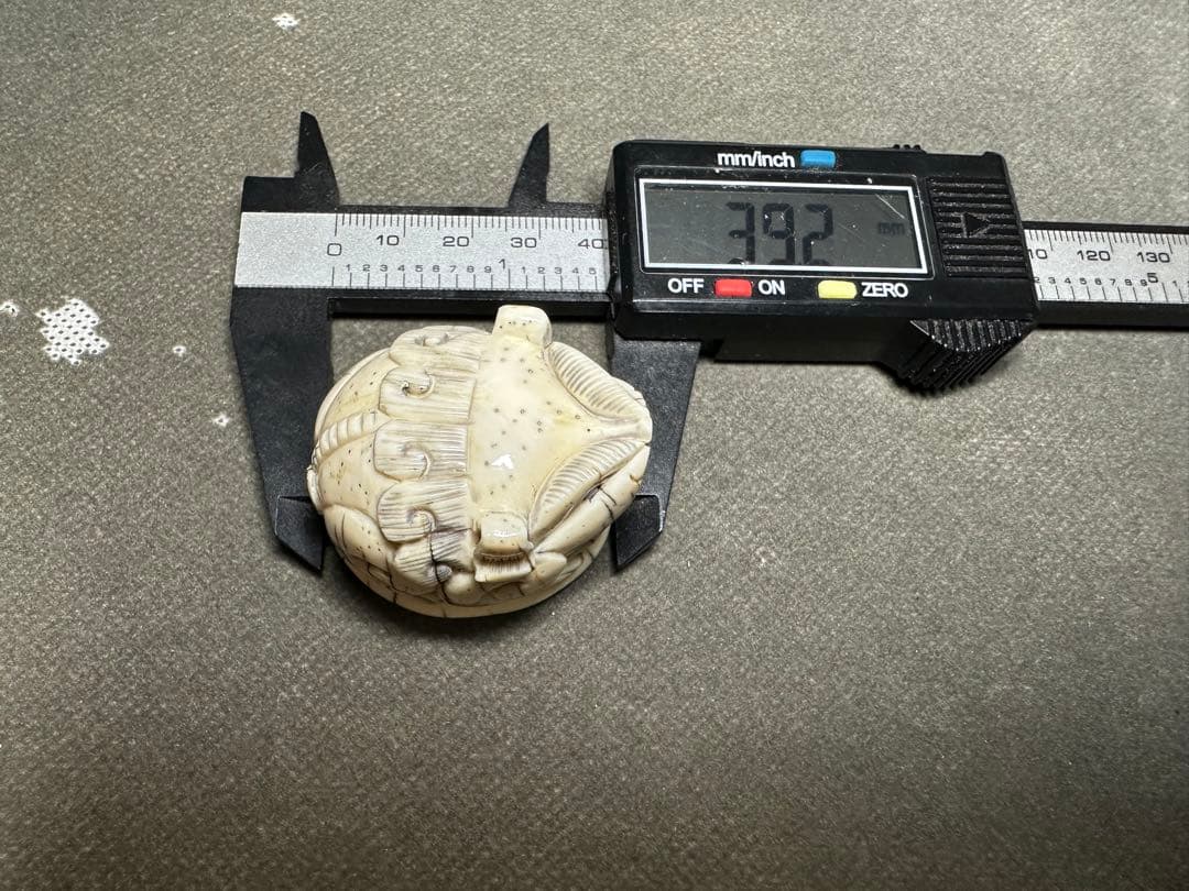 極上　鯨歯　抹香鯨歯　根付　天然素材　アンティーク　和彫　置物　骨董　飾り物