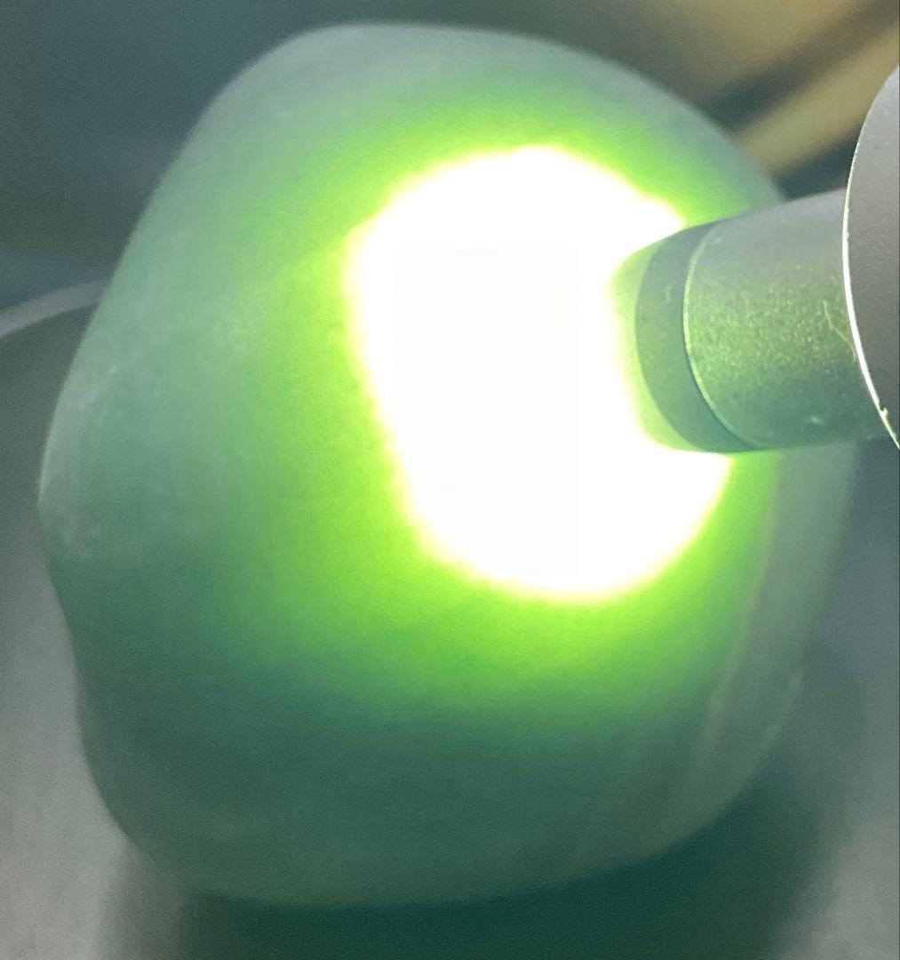 新春［緑色　ガラス質］　上質糸魚川翡翠海石200g ヒスイ　ひすい