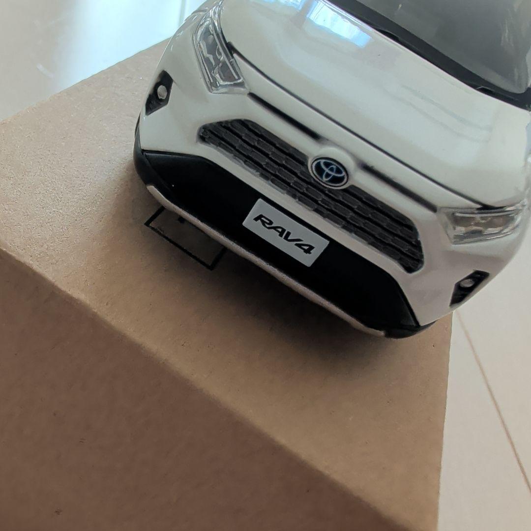 RAV4　1/30色見本ミニカー　店頭展示用