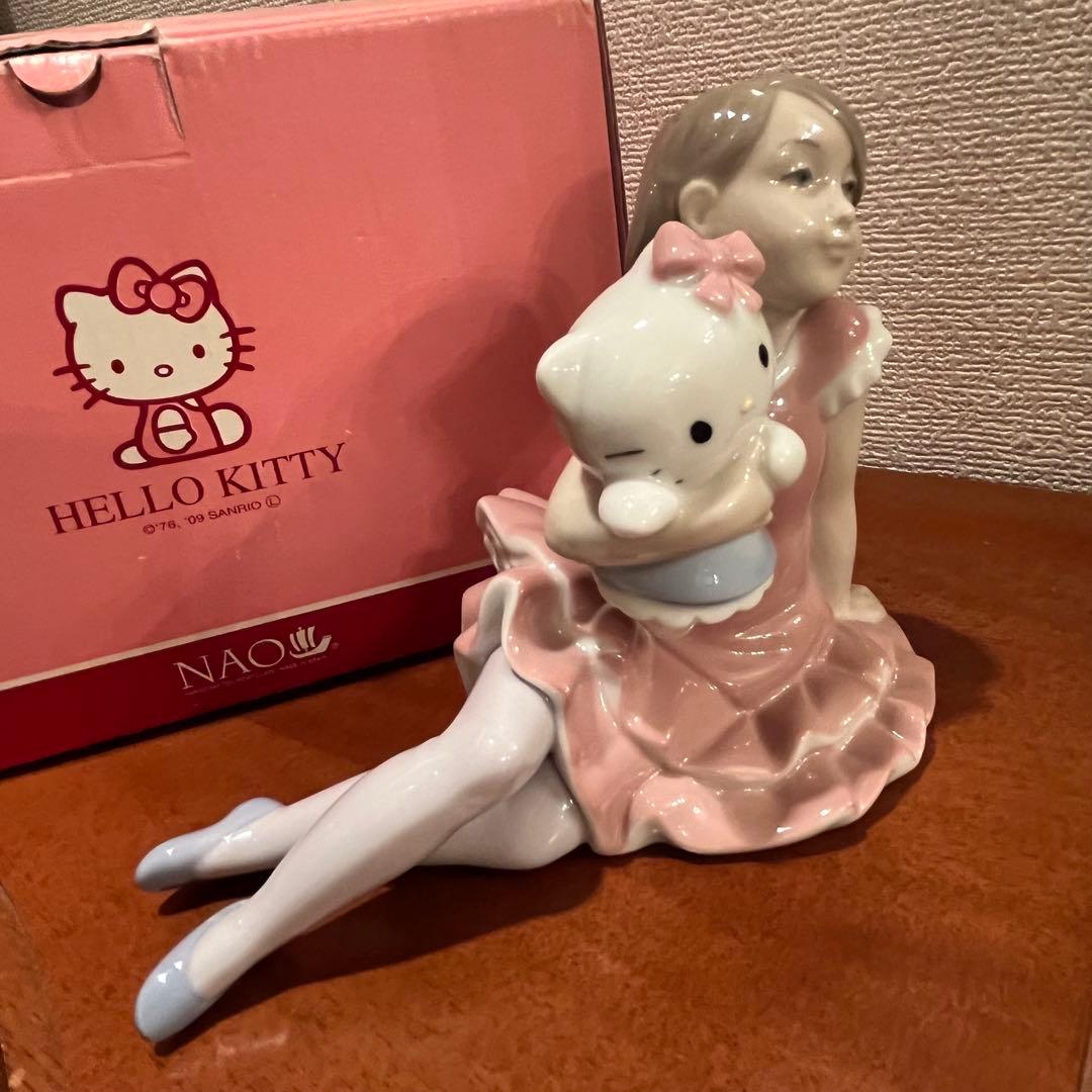 新品　未使用　ハローキティ　リヤドロ　NAO 陶器　人形　サンリオ　コラボ　置物