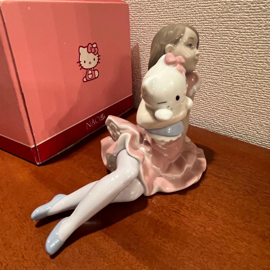 新品　未使用　ハローキティ　リヤドロ　NAO 陶器　人形　サンリオ　コラボ　置物