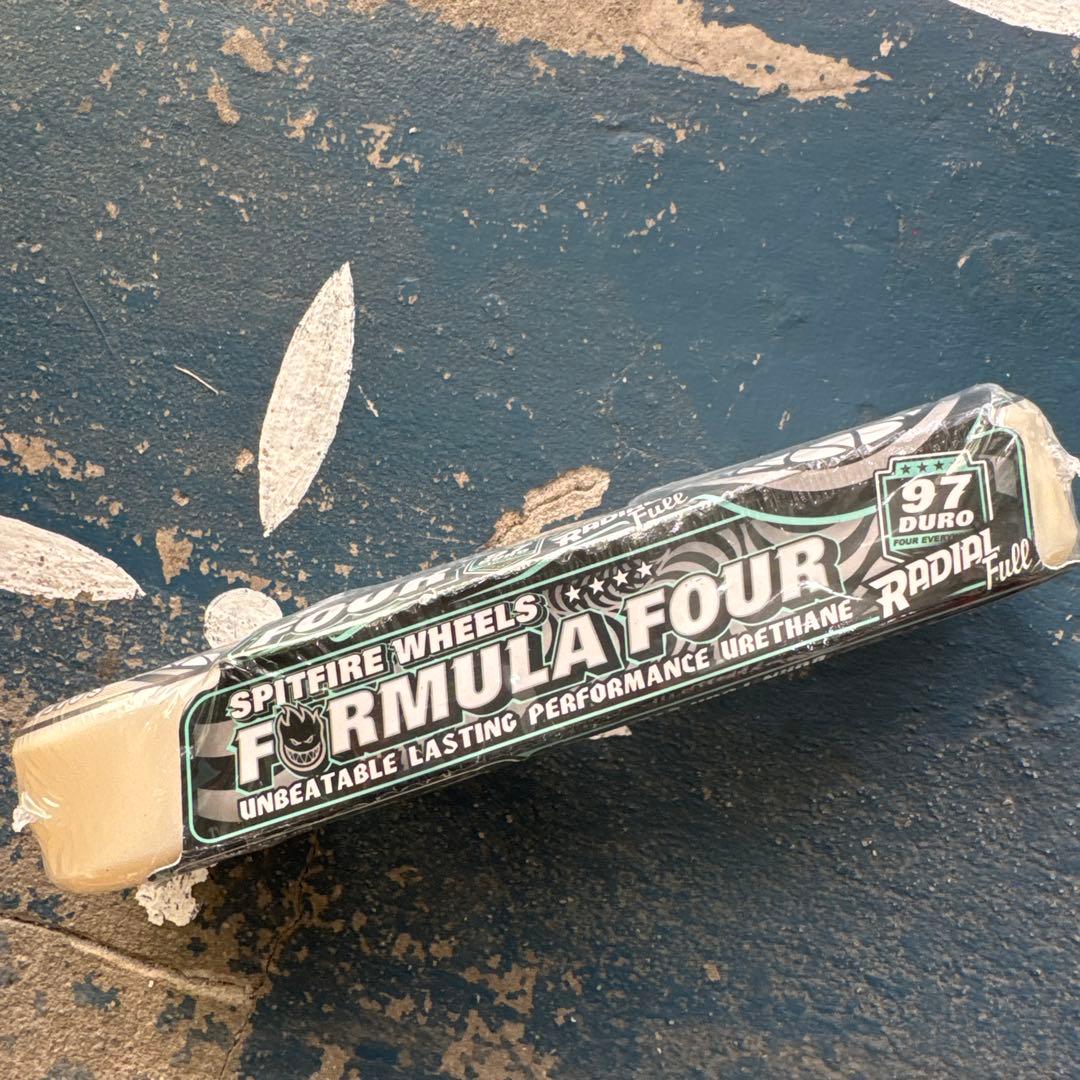 Spitfire フォーマル4 ラディアルフル56mm97a 定価¥9,130