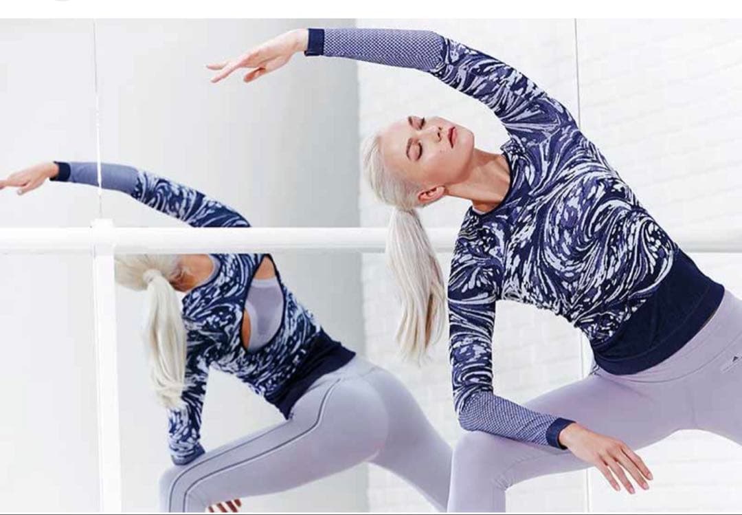 アディダスバイステラマッカートニーロングスリーブ