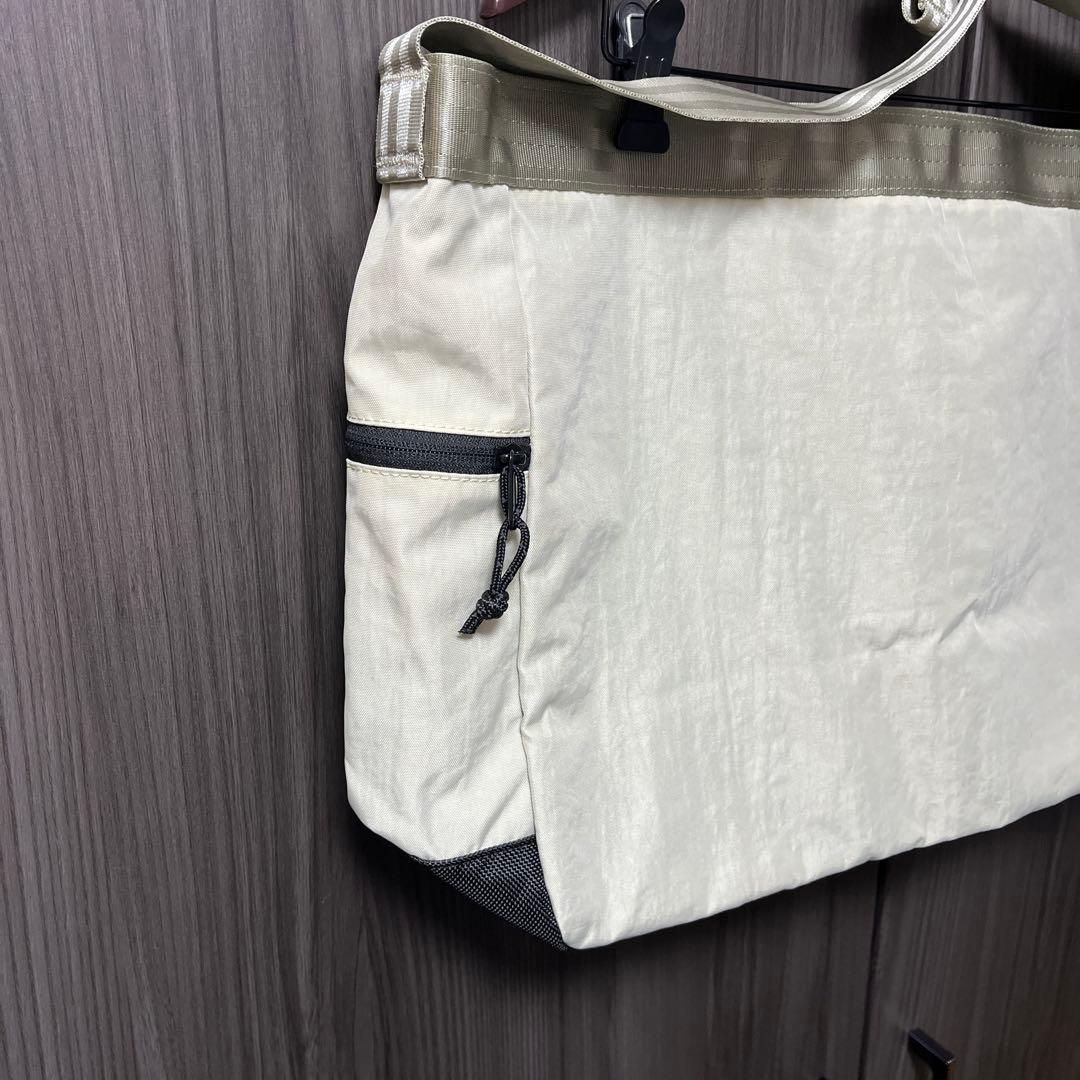 クローム ニュースペーパーメッセンジャーバッグ 26L サンドストーン