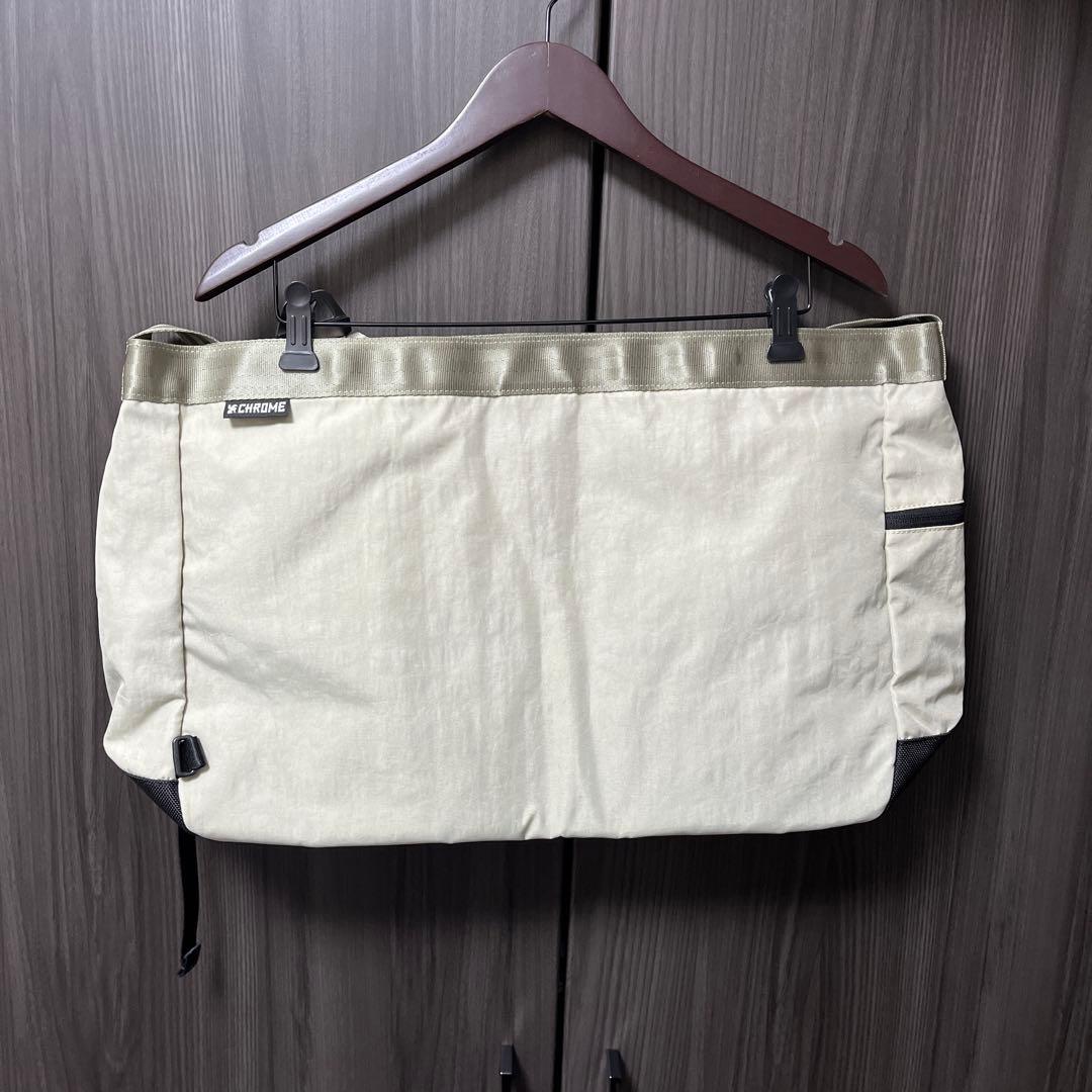 クローム ニュースペーパーメッセンジャーバッグ 26L サンドストーン