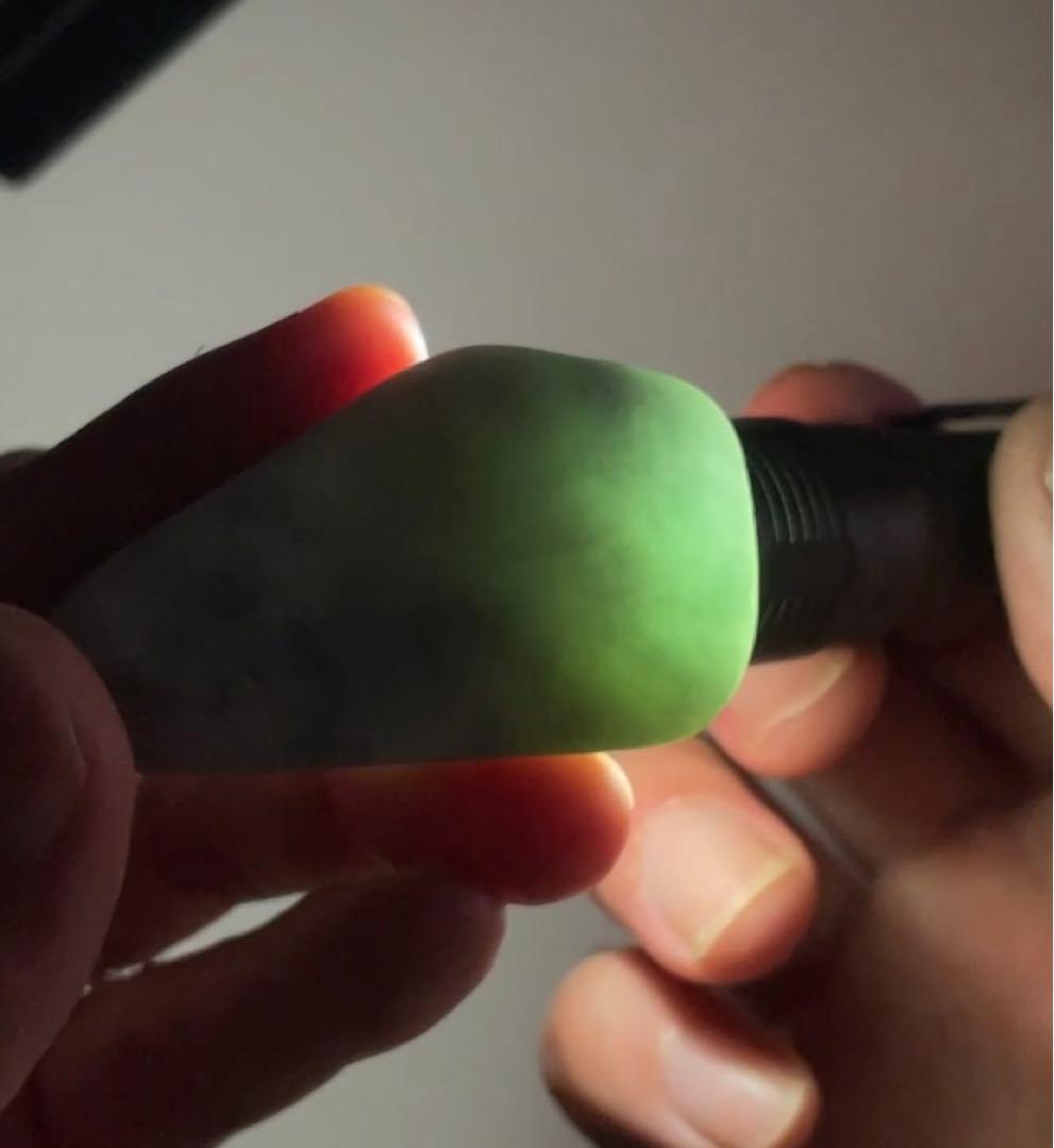 糸魚川翡翠 ヒスイ 69g 薄い緑×黒×白