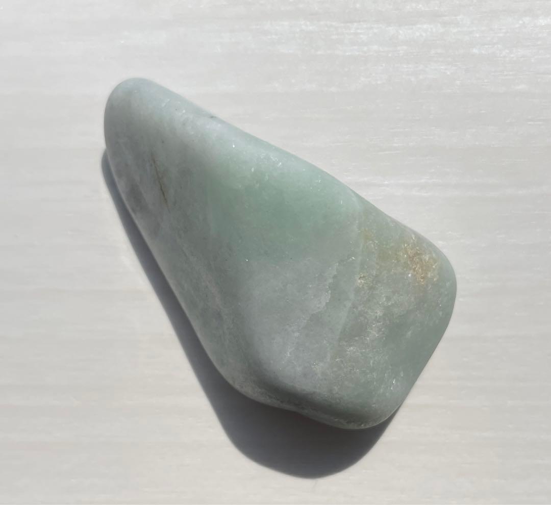 糸魚川翡翠 ヒスイ 69g 薄い緑×黒×白