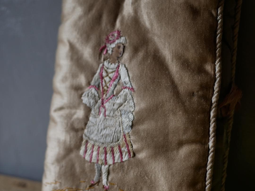 シルクのハンキーケース　手刺繡　フランスアンティーク　ブロカントのある暮らし