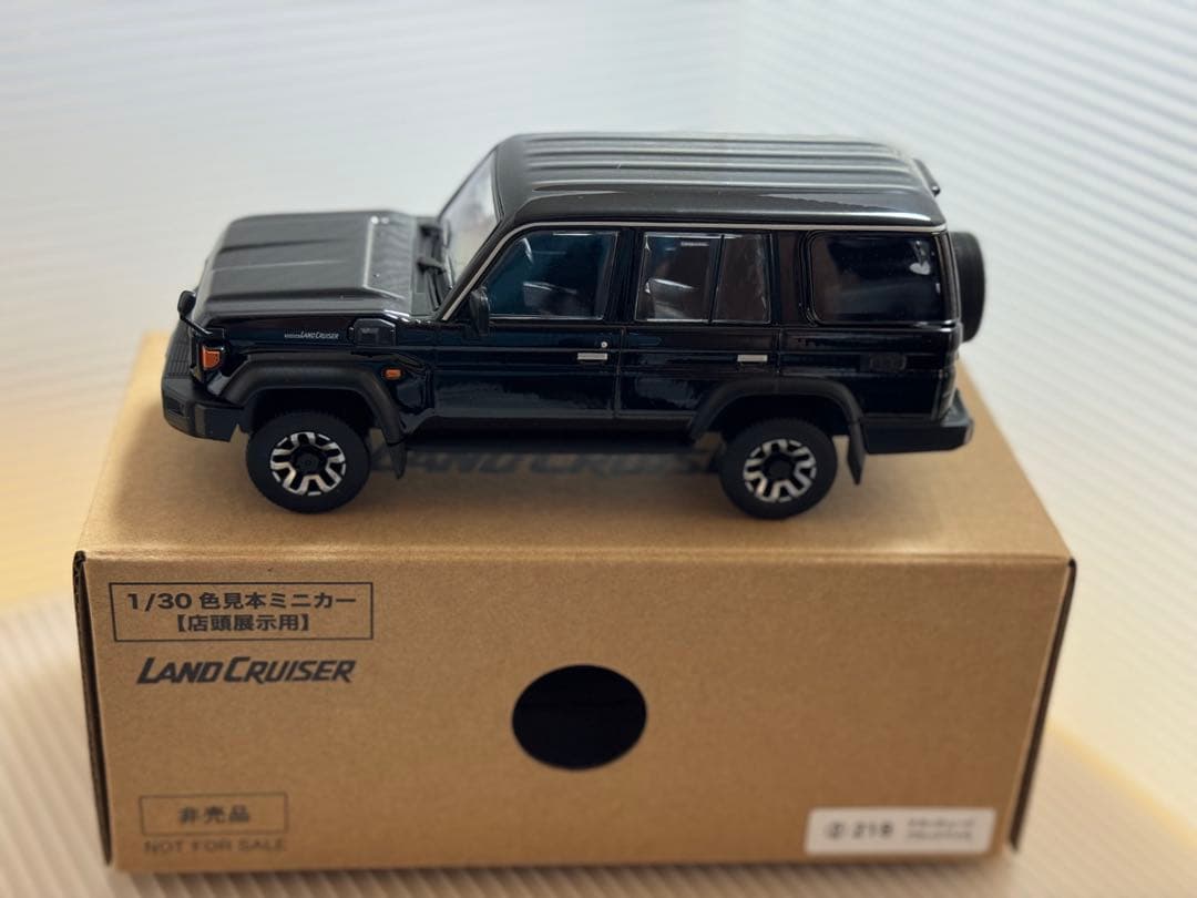 トヨタ TOYOTA ランドクルーザー70 1/30ミニカー 非売品