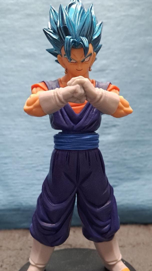 厳選特価セール　青い髪と筋肉質な腕が特徴の超サイヤ人ゴッド超サイヤ人ベジット