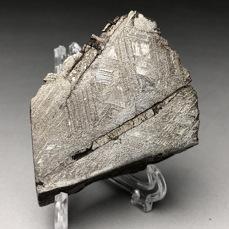 隕石 鉄隕石　アルタイ隕石　原皮付き　原石　重さ約105ｇ