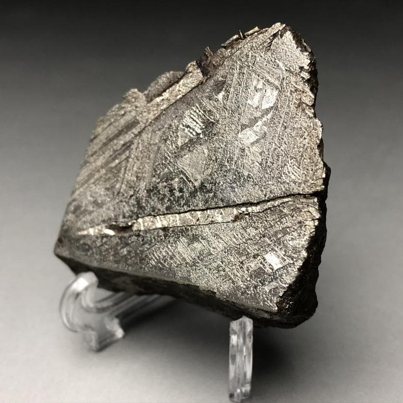 隕石 鉄隕石　アルタイ隕石　原皮付き　原石　重さ約105ｇ