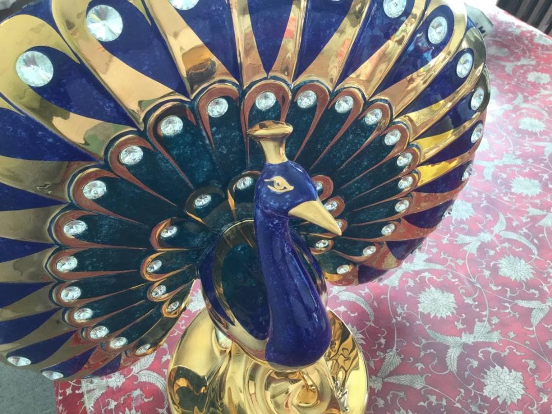 新着！スワロフスキークリスタル付き・クジャクの置き物