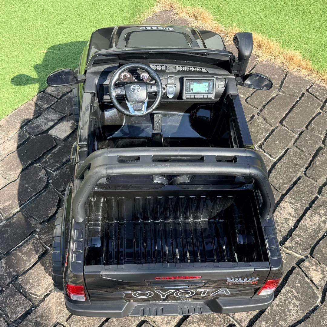 乗用玩具 電動乗用ラジコンカー TOYOTA HILUX RUGGED X