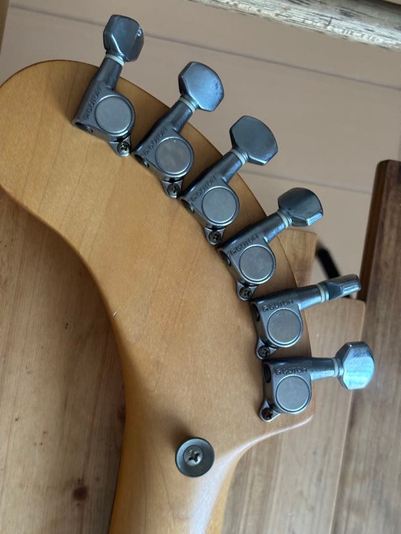 フェルナンデス ZO-3 アンプ・スピーカー内蔵ギター ピンク