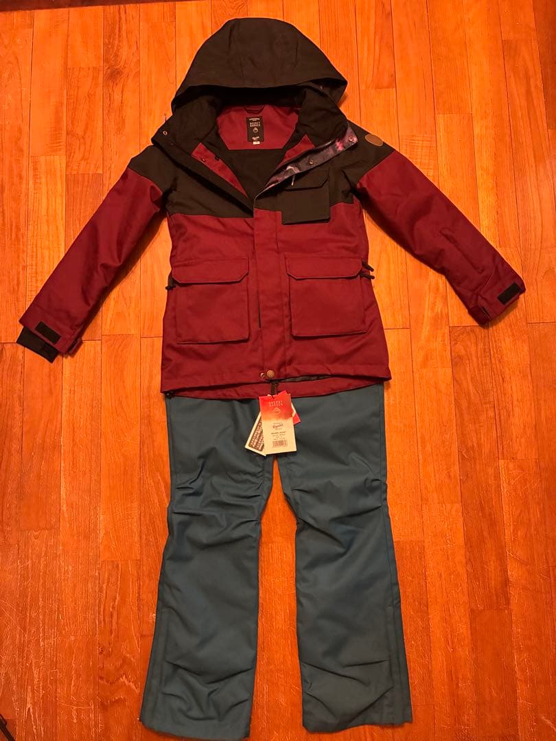 【新品未使用に近い】スノーボードウェアセット女性用★SecretGarden★