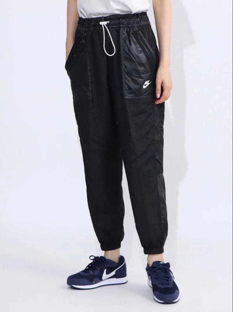 ナイキ　レディース ウインブレーカー　ウィンドランナーパンツ　セットアップ