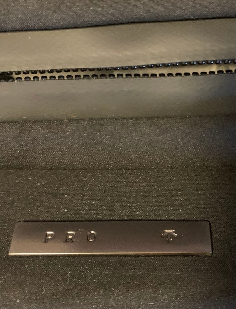 デサント　黒ゴルフポーチ【新品】