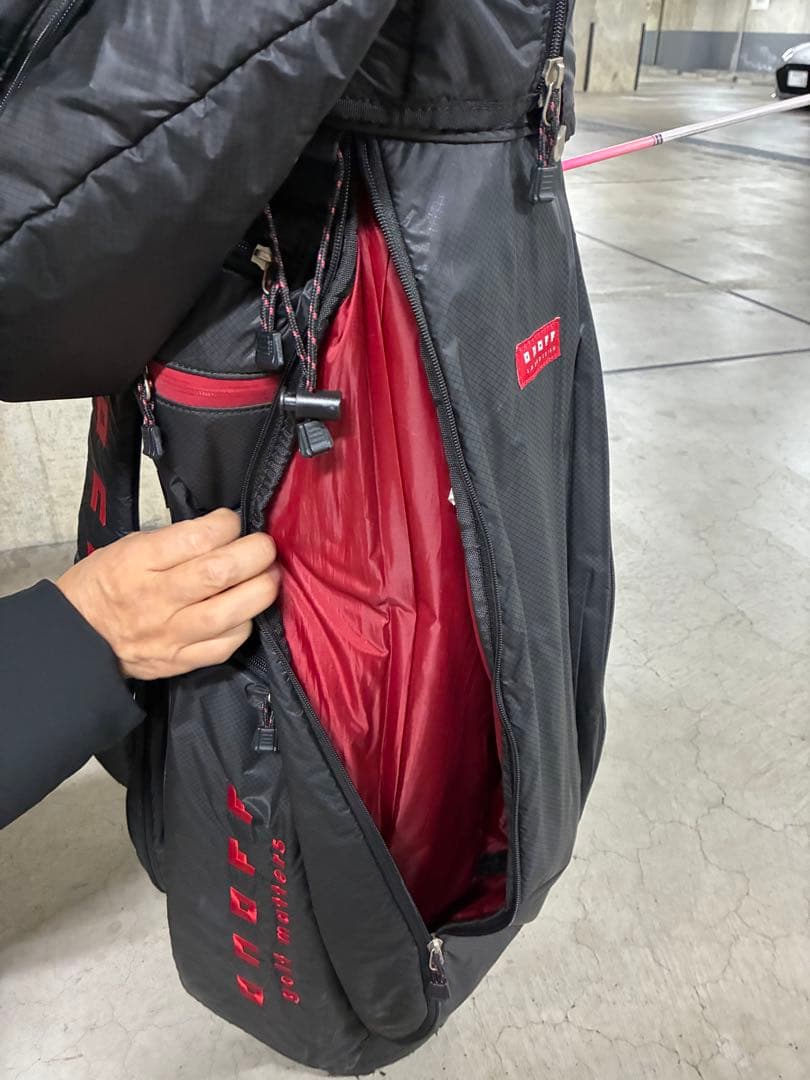 ブラックフード付きキャディバッグ