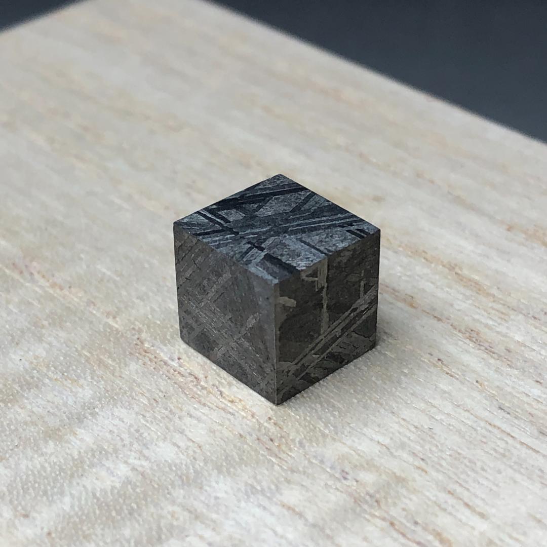 ハ*ル様 アルタイ隕石　 鉄隕石　ギベオン　原石　メテオライト 球体と立方体のセ