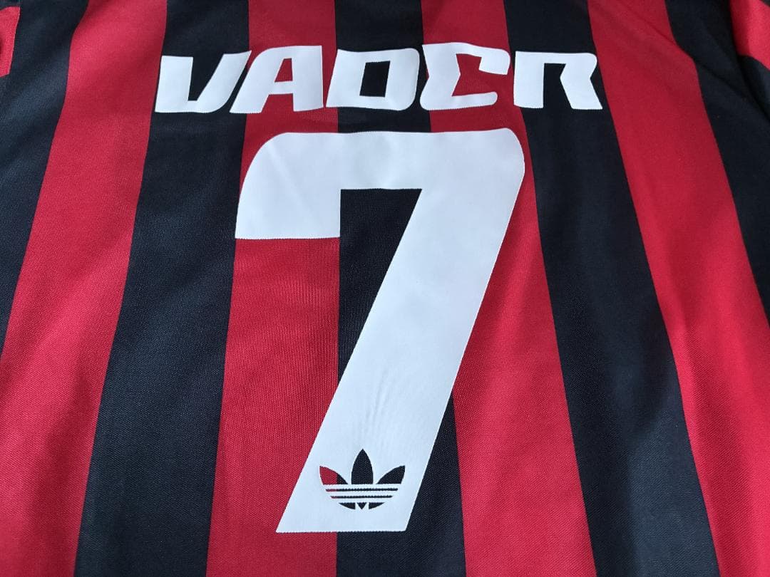 adidas スター・ウォーズ シャツ 赤黒