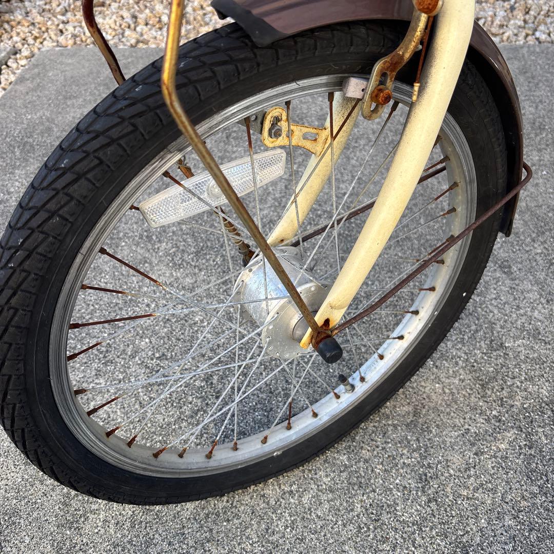 クリーム色シティサイクル バスケット付き
