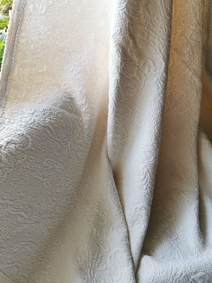 アンティークピケドプロヴァンス 百合風草花紋様スロー エンボス花織大判スプレッド