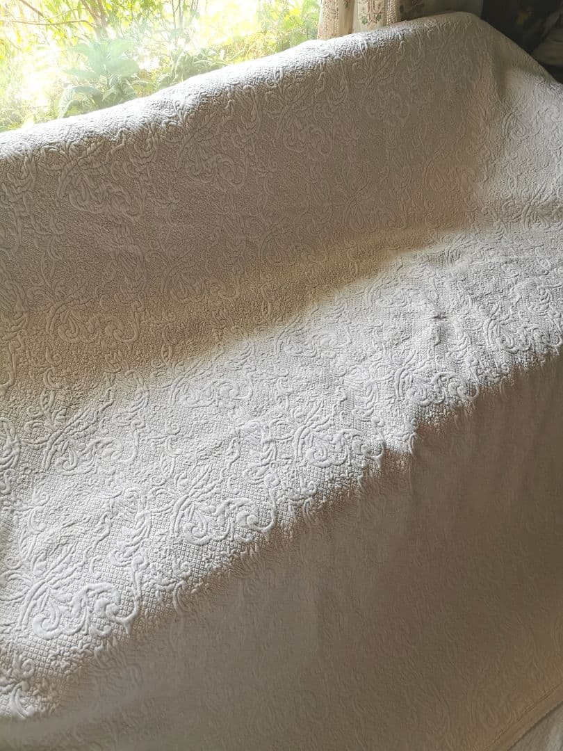 アンティークピケドプロヴァンス 百合風草花紋様スロー エンボス花織大判スプレッド