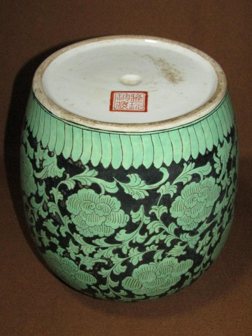 【中国古陶磁　雅玩珍蔵　蓋付茶壷　緑釉掻き落とし風絵付け　２６ｃｍ】