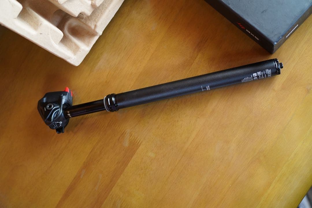 RockShox ドロッパーシートポスト+バッテリー