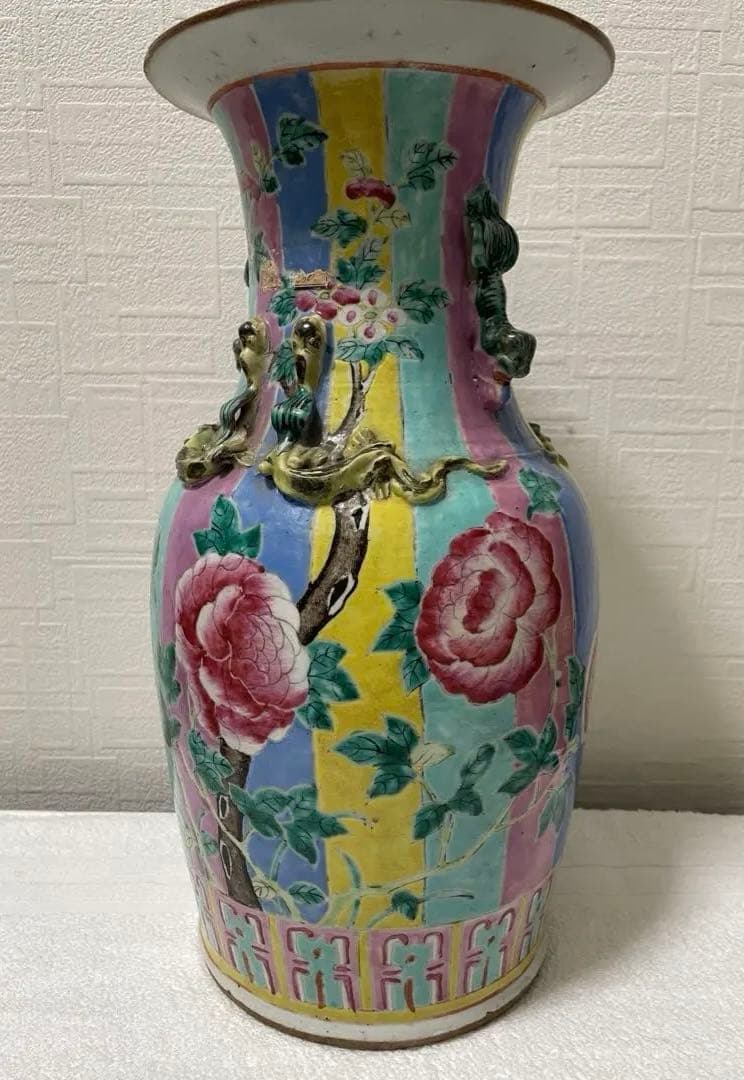 中国 旧家蔵出し 清時代 粉彩 双耳 牡丹花卉紋瓶骨董品。