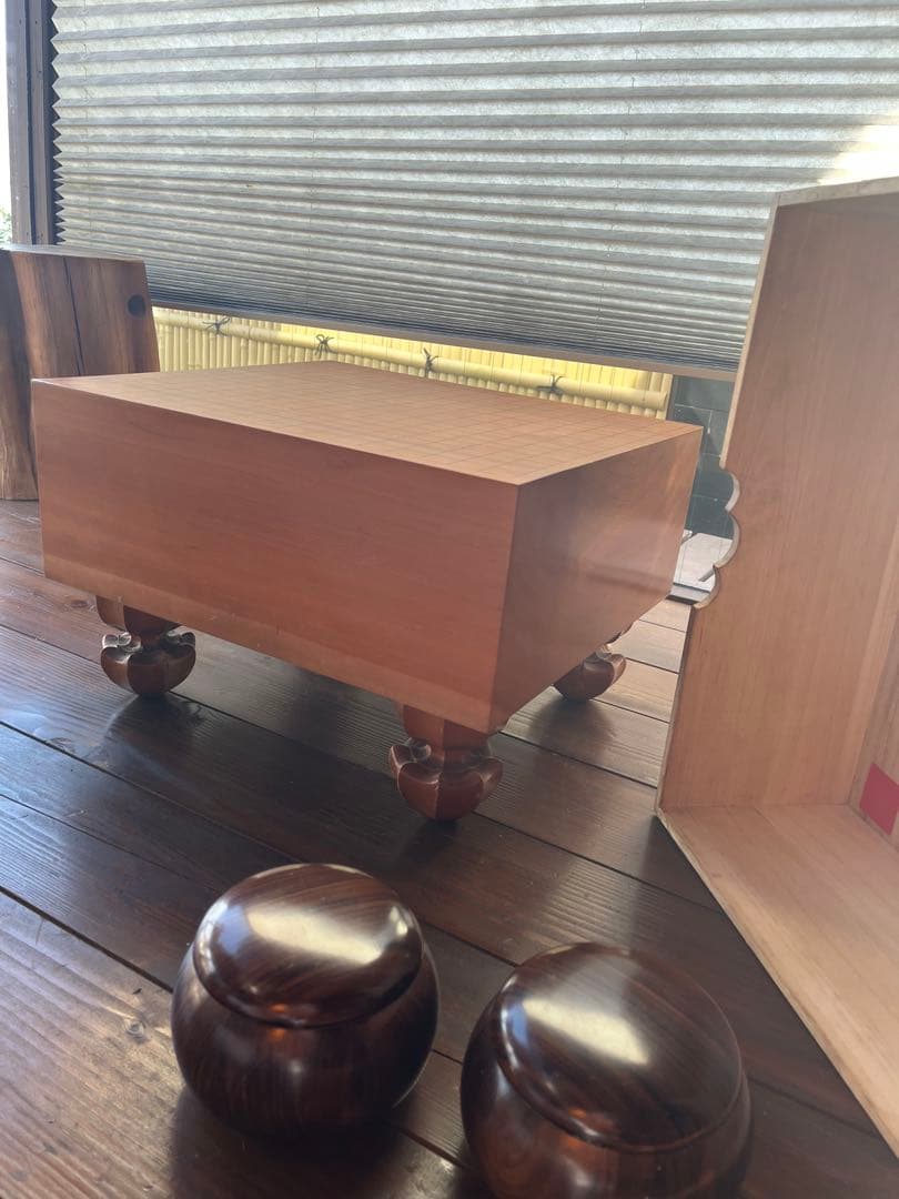 囲碁　脚付碁盤・碁石セット　桐箱カバー付き