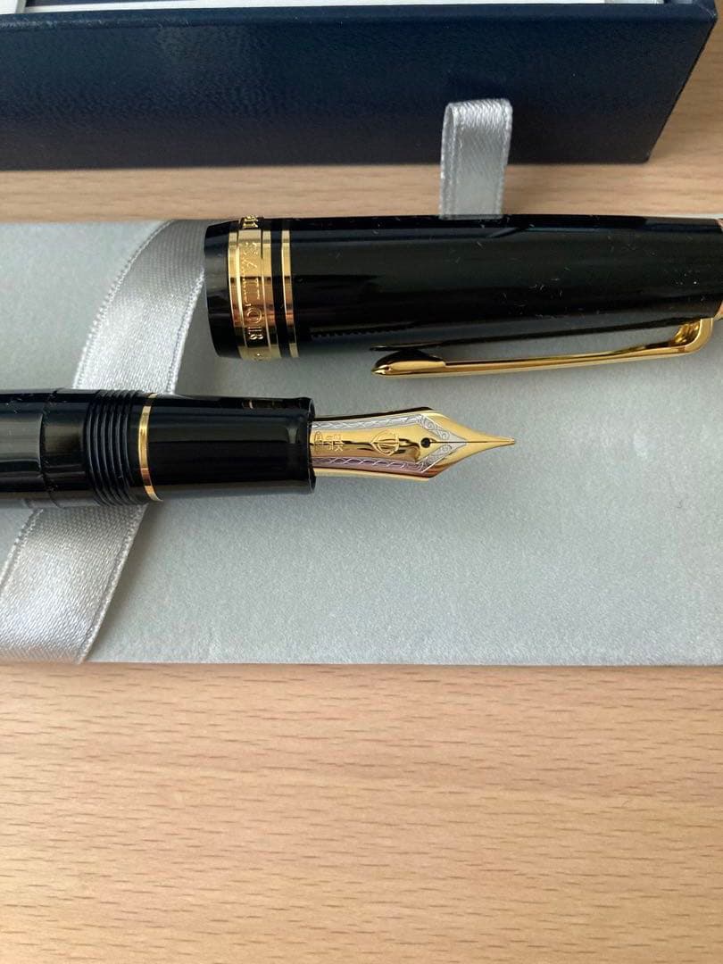 【新品未使用】セーラー万年筆　プロフェッショナルギア　金　中字