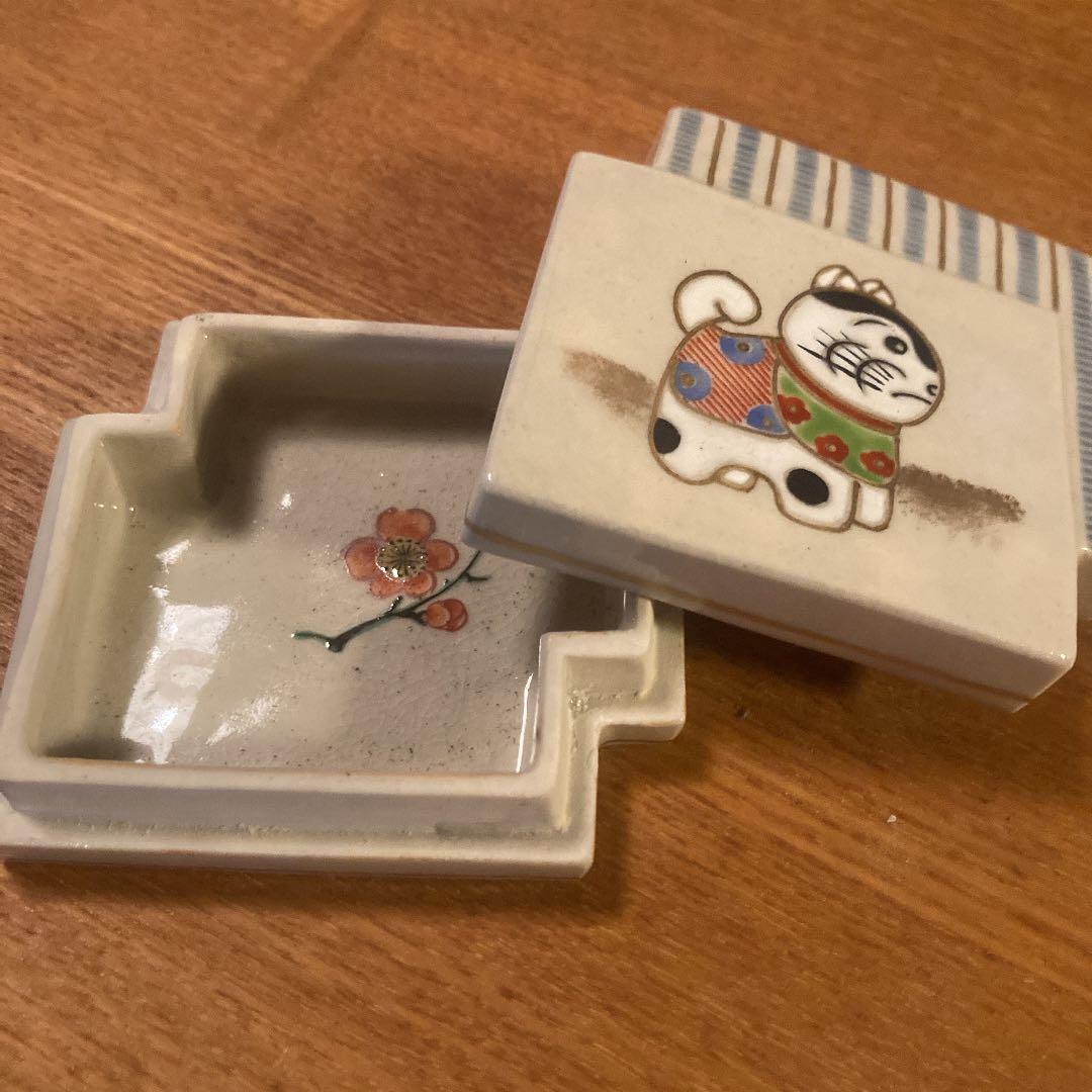 茶道具 香合 九谷焼 手描き 張り子犬文様 幅7.0cm奥行6.5cm高さ2cm