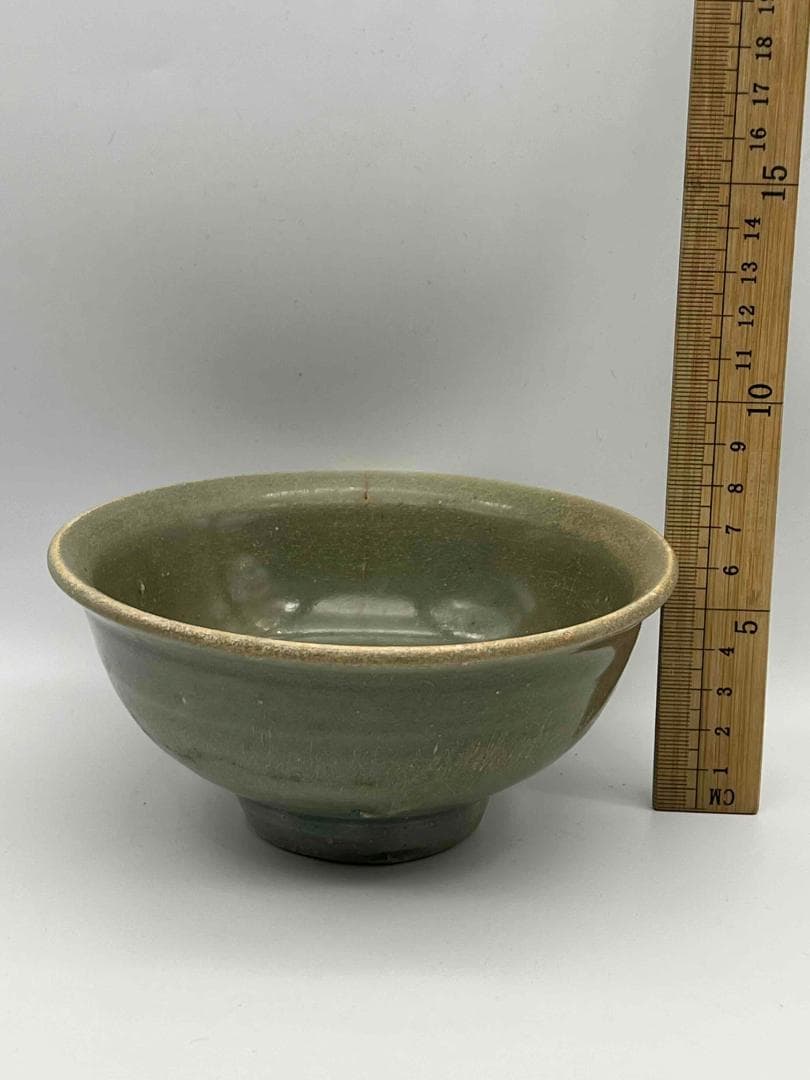 宋から元時代 青磁 龍泉窯暗刻模様弦文碗　鉢　茶碗　唐物　古賞物(E-94)