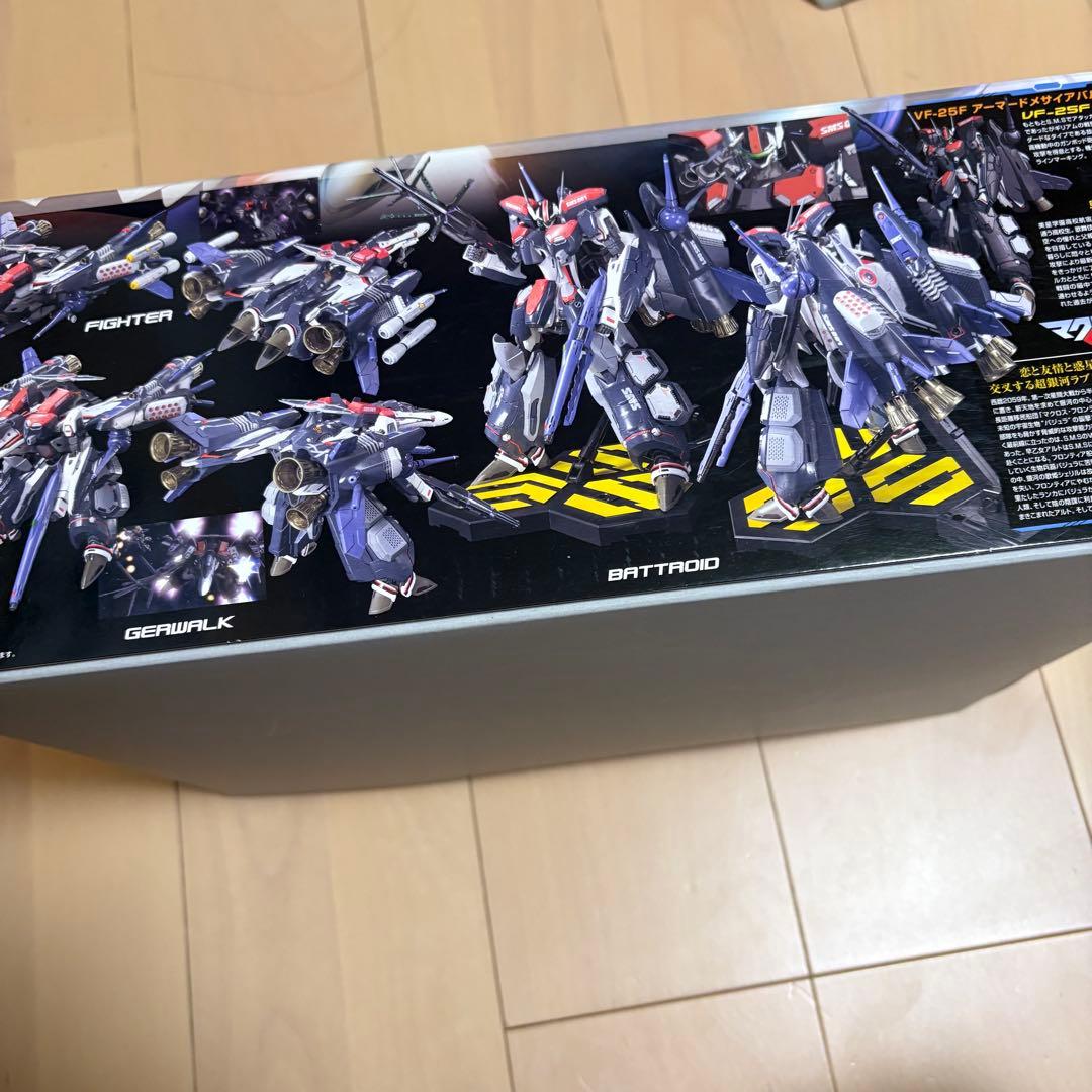 VF-25F アーマードメサイアバルキリー　アルト機　 1/72 プラモデル