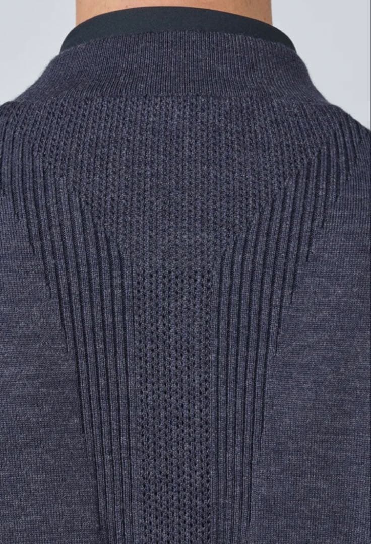 デサントゴルフ　防風裏地付きハイブリッドフルジップセーター　ネイビー